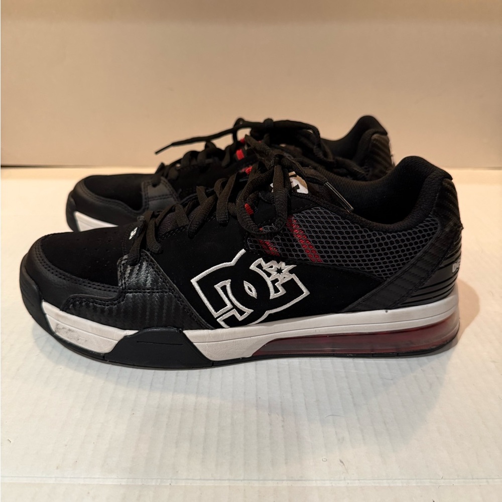 NEW DC Versatile Sneakers